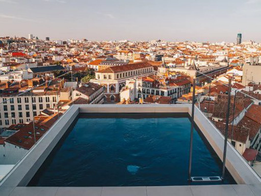 Dear Hotel