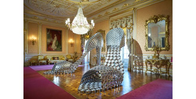 Flamboyant. Joana Vasconcelos en el Palacio de Liria. Zapatos Marilyn. Foto: Juan Rayos